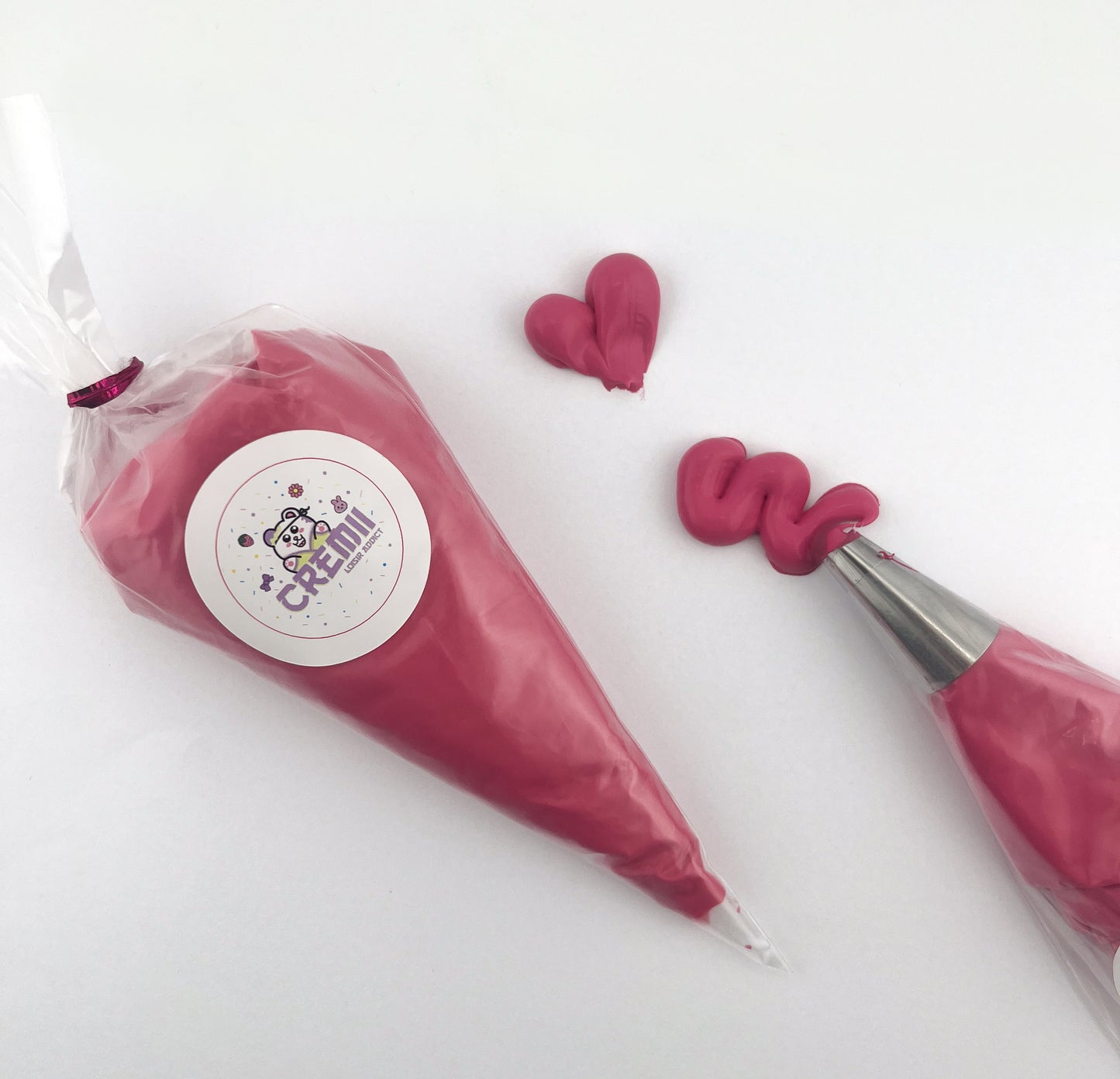 Colle crème poche à douille rose framboise