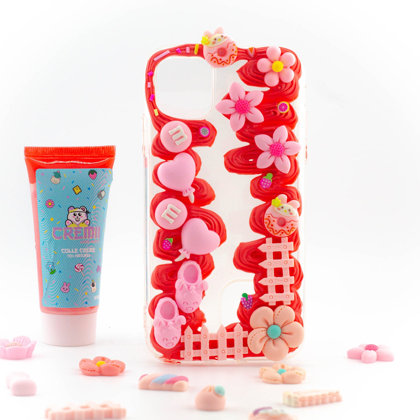 Kit DIY fraise – personnalisation de coque kawaii avec crème rouge, charms fruités et déco parfumée pour téléphone