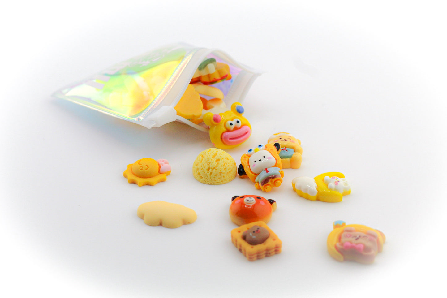 Sachet de charms mix jaune pour personnalisation DIY – 15 à 20 pièces lumineuses