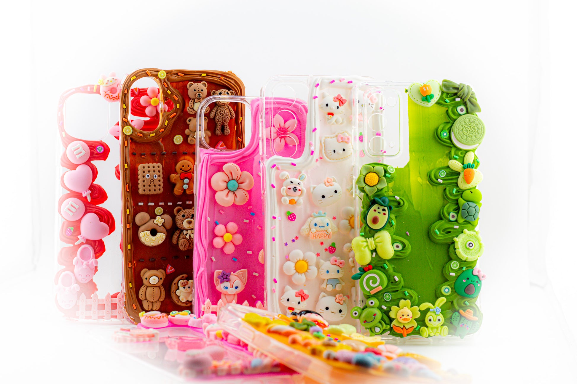 Kits DIY coque de téléphone personnalisée kawaii – charms mignons, crème décorative, décoration fruitée, personnages, fleurs, topping